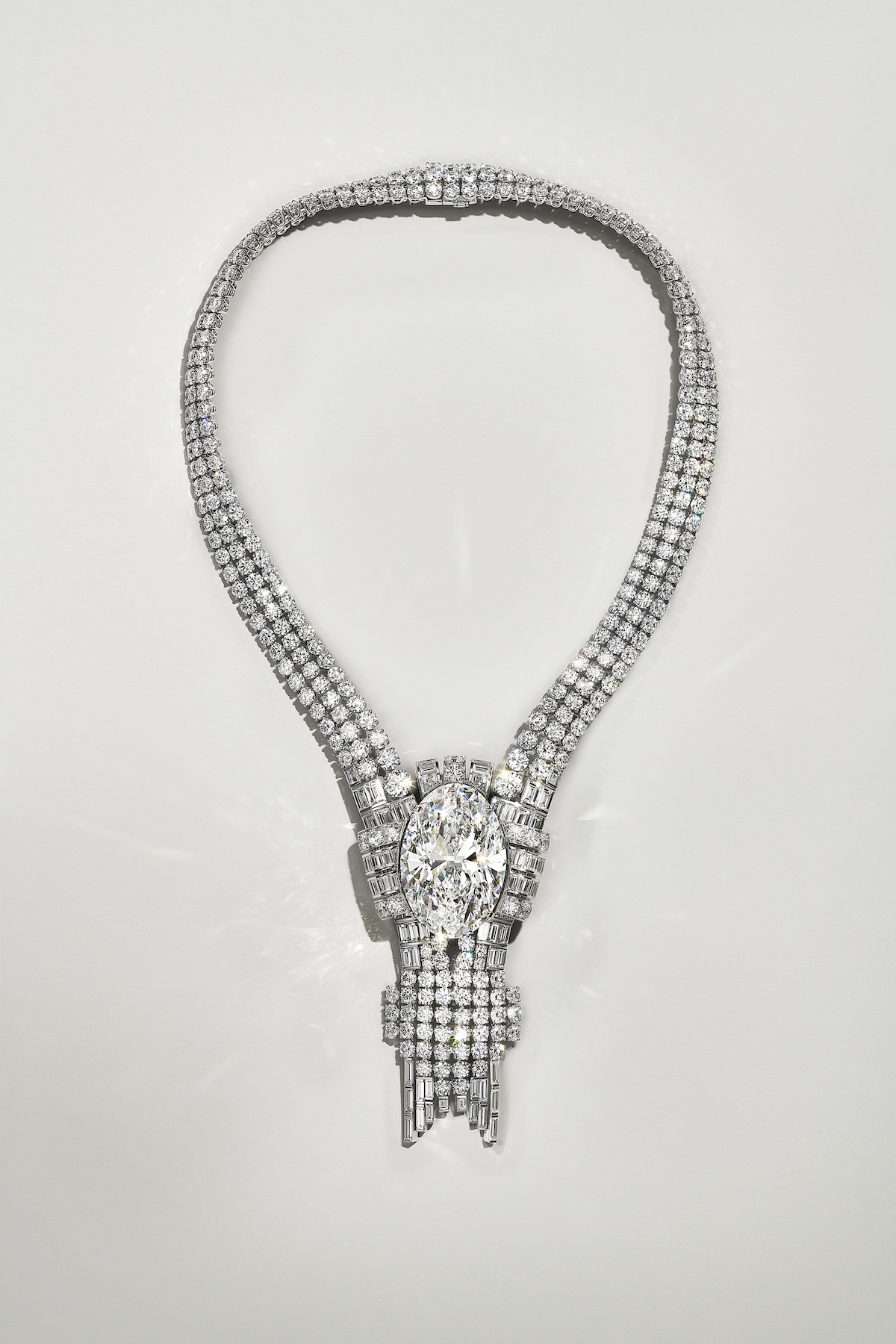 Diamond Necklace Gift: Over 82,243 Royalty-Free Licensable Stock Photos |  Shutterstock