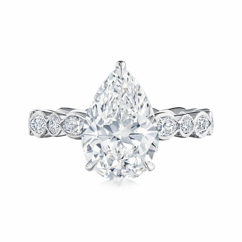 Choosing an Oval Diamond Engagement Ring for Your Engagement