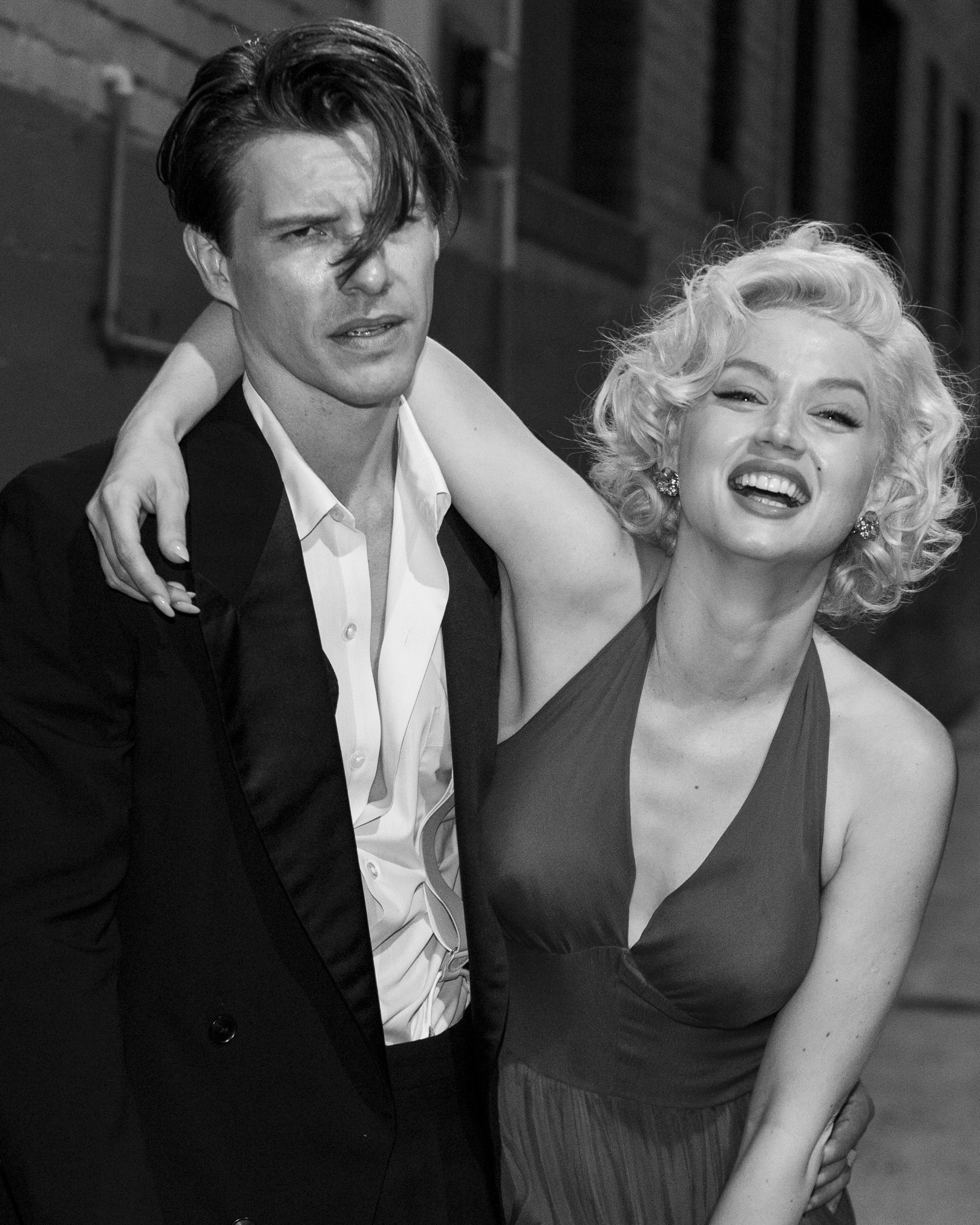 Ana de Armas channels Marilyn Monroe at 'Blonde' premiere in Venice
