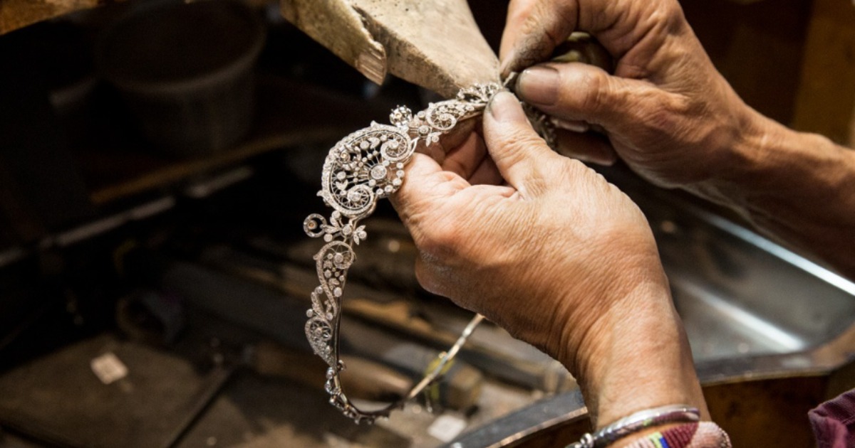 How Lang Antiques Gave This Edwardian Diamond Tiara a Makeover - Only ...
