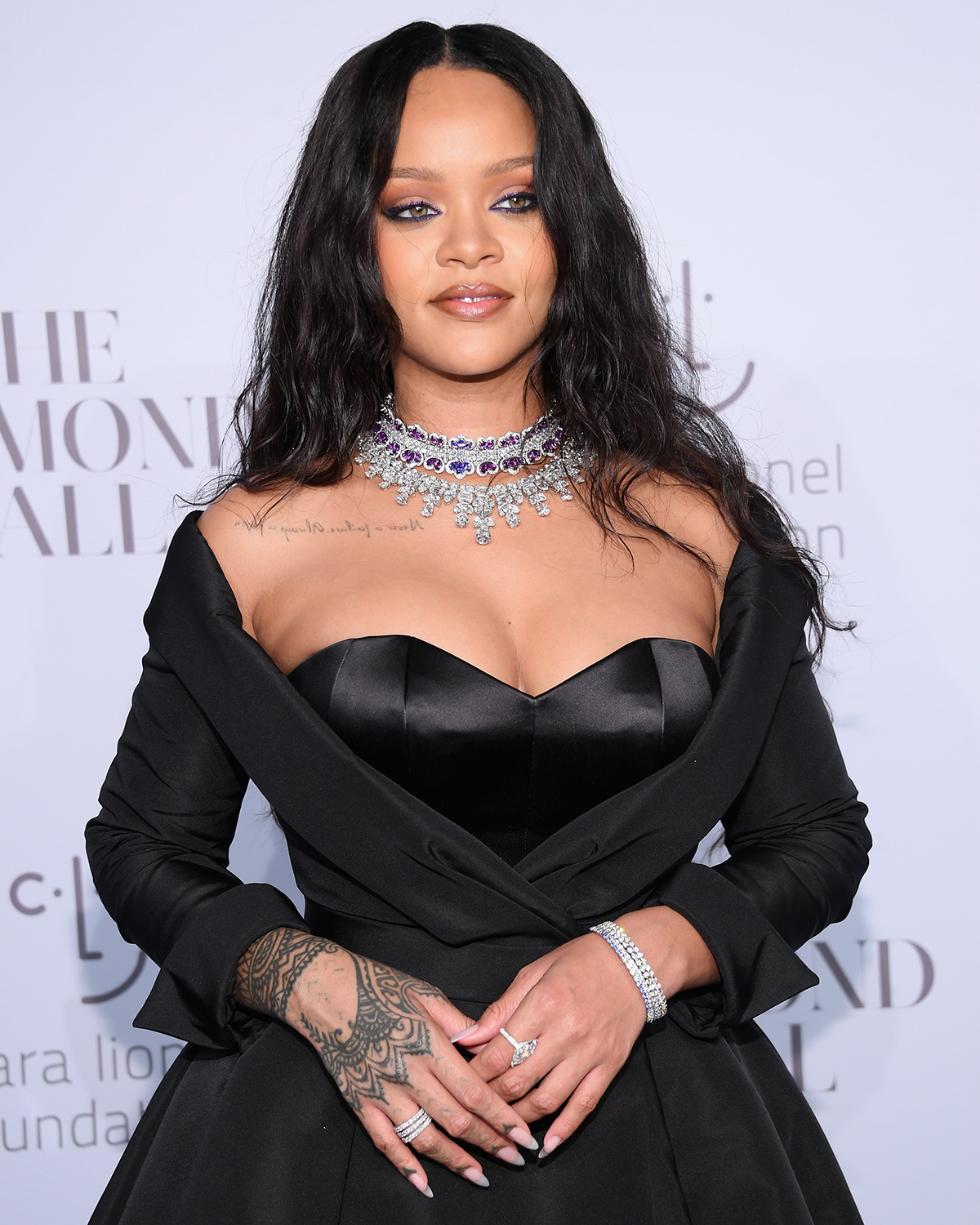 La chaîne de corps, la grande tendance bijoux 2022 adoptée par Rihanna