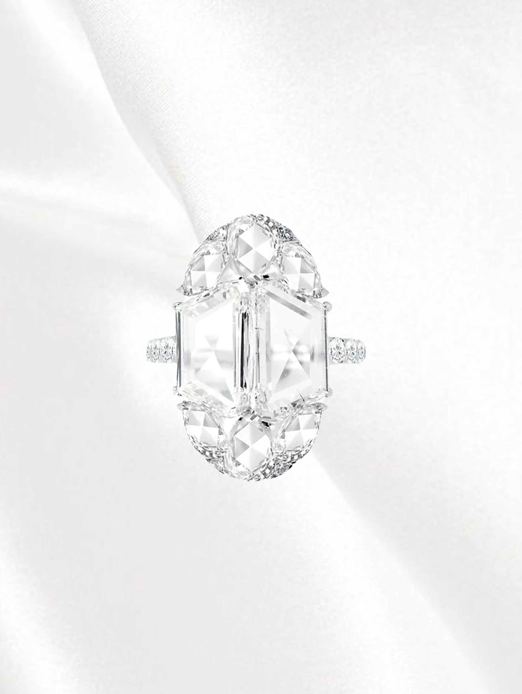 Oval-shaped natural diamond ring from VAK Jewels
