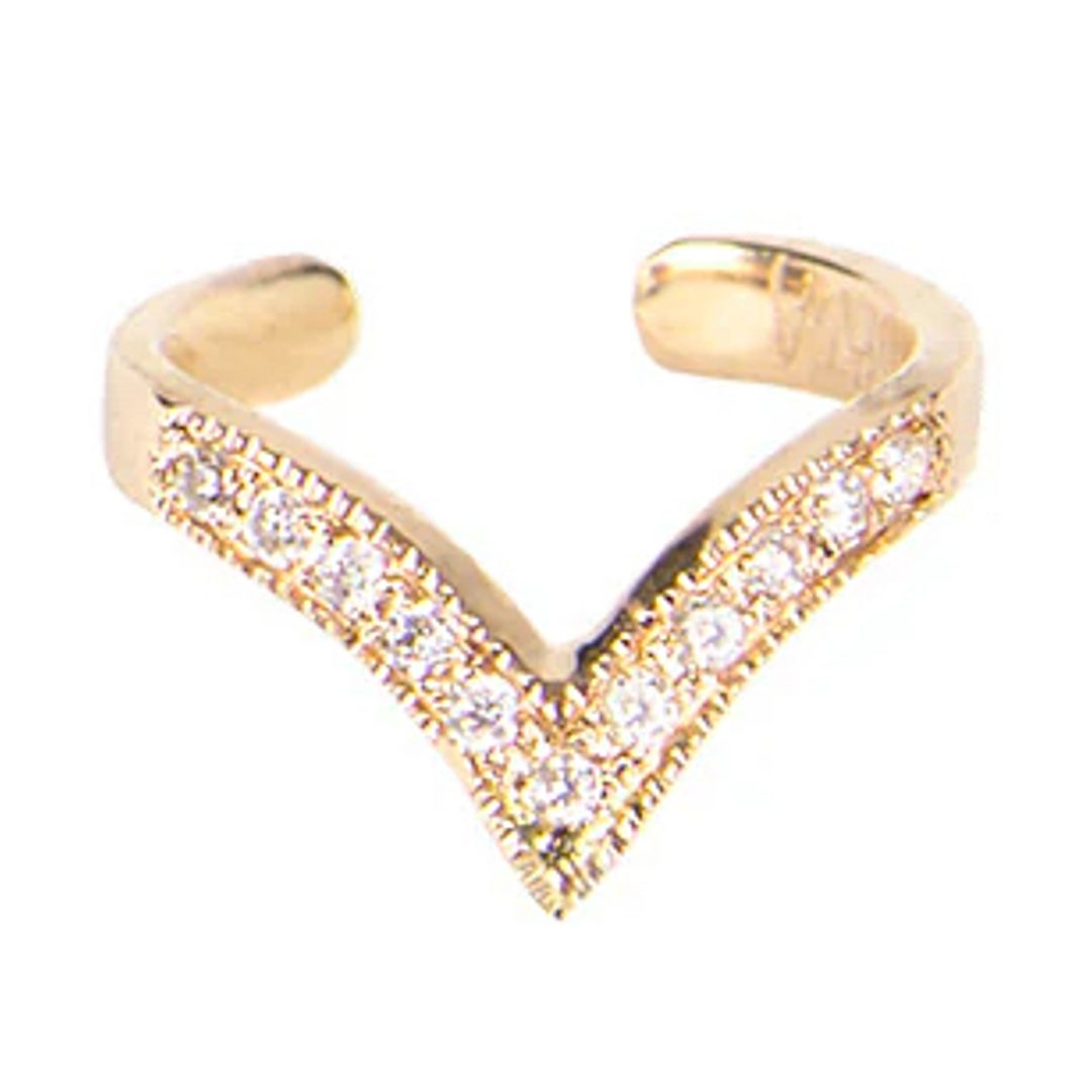 CULT STY TRE Diamond Essentials Gift Guide EarCuff JacqueAiche �420 IMG 4x5 1 e1733821371906