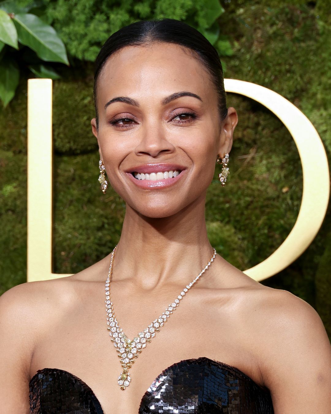 Zoe Saldaña attended the Golden Globes 2025, wearing Cartier diamond jewelry.